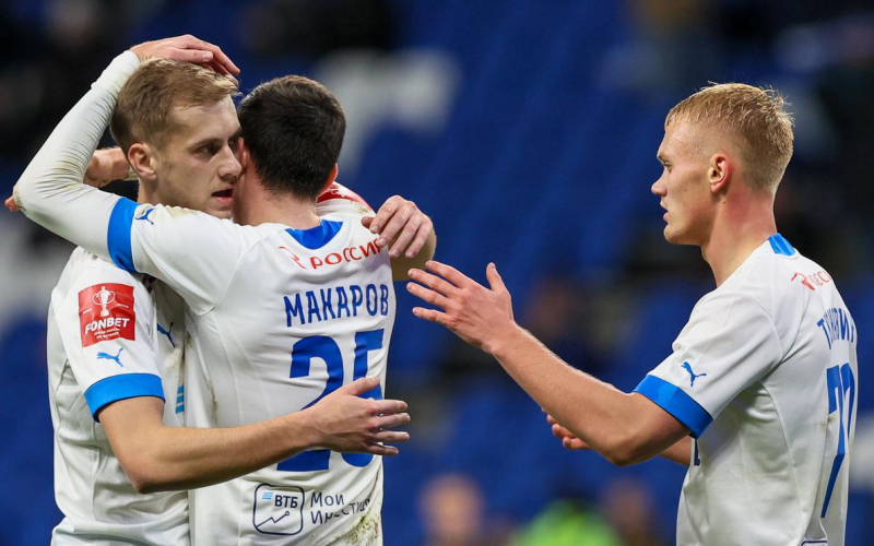 «Динамо» вырвало победу у «Крыльев» в матче с тремя отмененными голами