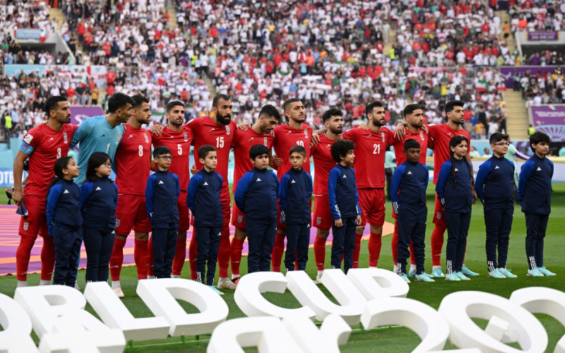 Футболисты сборной Ирана не стали петь гимн, поддержав жертв протестов