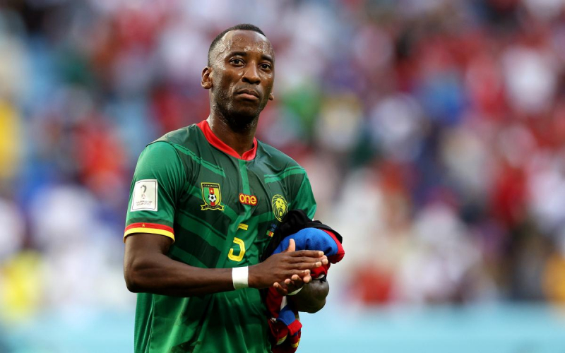 Камерунский футболист заявил об угрозах из-за бутс с флагом России на ЧМ