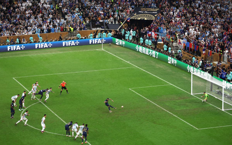 Мбаппе сравнял счет в финале ЧМ с Аргентиной, оформив хет-трик