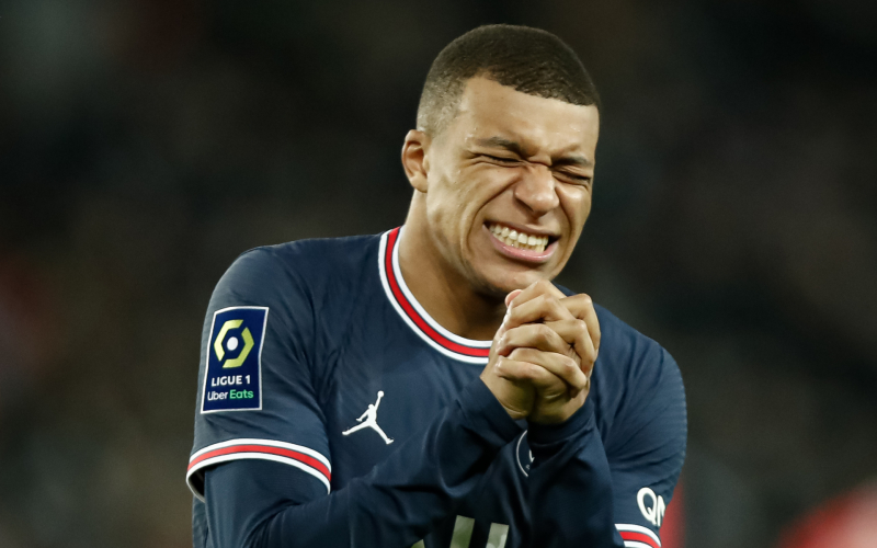 Мбаппе стал лучшим футболистом года по версии Globe Soccer Awards