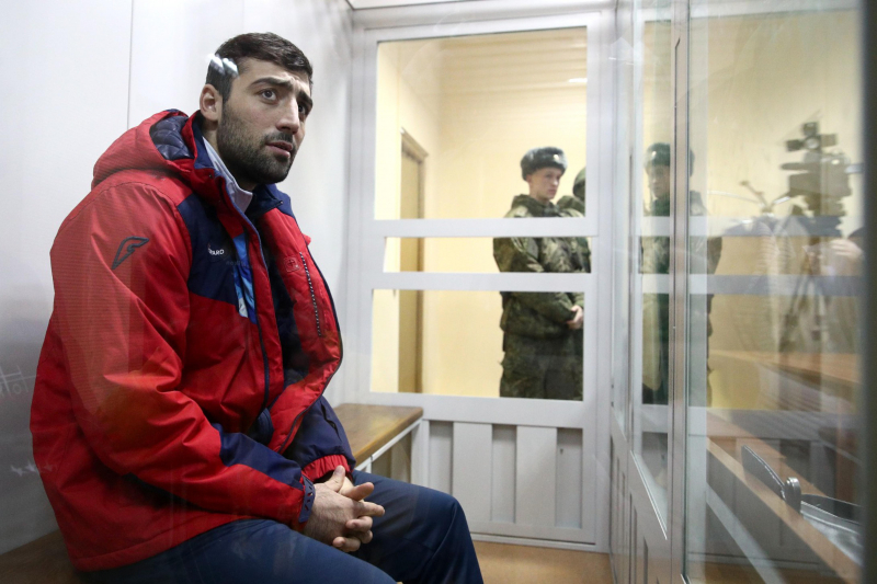 Медалисту Игр грозит тюрьма. Кого из российских бойцов арестовывали ранее