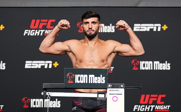 На пути к Махачеву. Каковы шансы россиянина в бою с экс-чемпионом UFC
