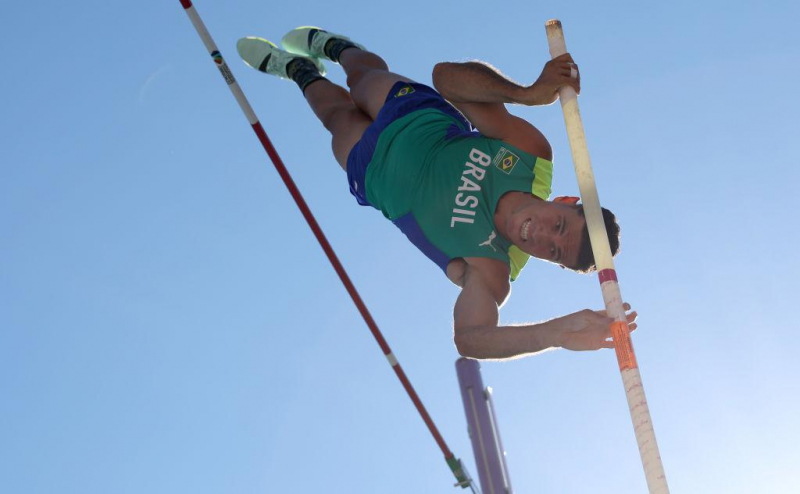 Олимпийского чемпиона в прыжках с шестом дисквалифицировали за допинг