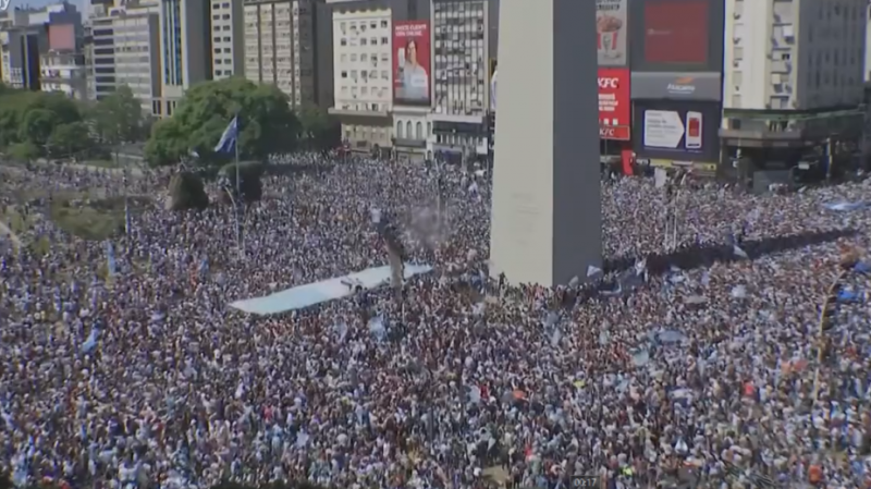 Реакция болельщиков на победу Аргентины в финале ЧМ. Видео