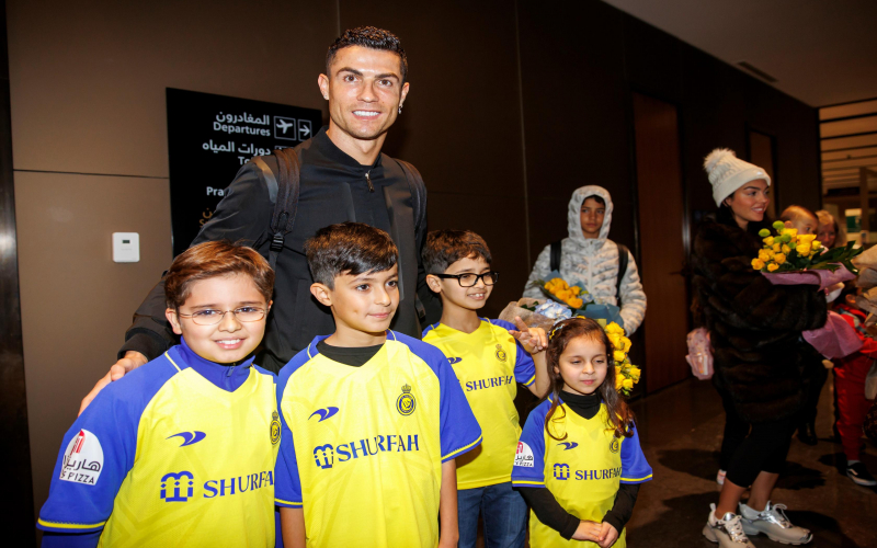Роналду официально представили в качестве игрока саудовского «Ан Насра»