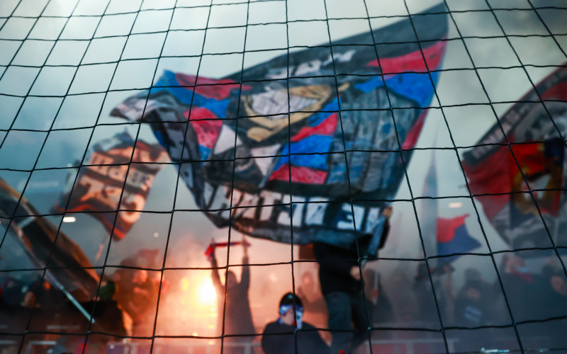 Суд запретил семерым фанатам посещать стадионы после матча ЦСКА — «Зенит»
