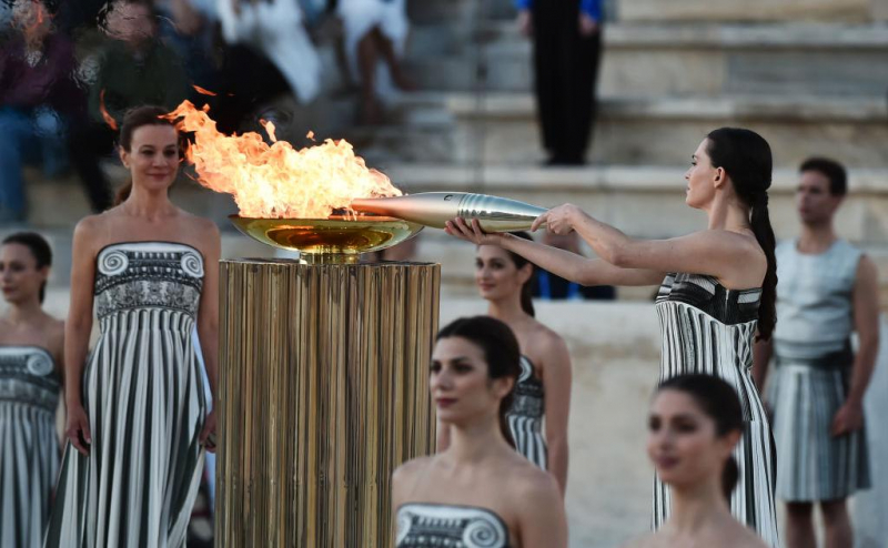 В Греции олимпийский огонь передали организаторам Игр-2024 в Париже