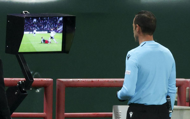 В российский футбол вернули технологию офсайдных линий на видеоповторах