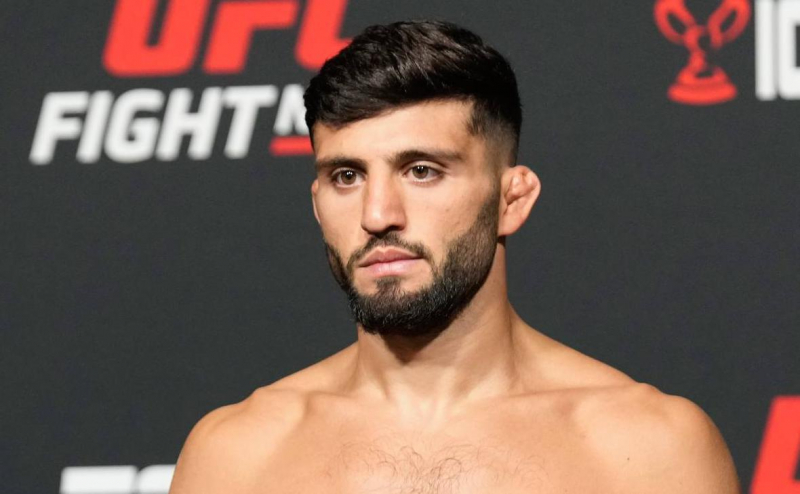 Воспитанник клуба КХЛ проведет претендентский бой с экс-чемпионом UFC